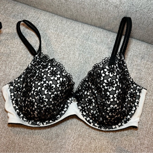 Victoria's Secret Bundle - Picture 4 of 9